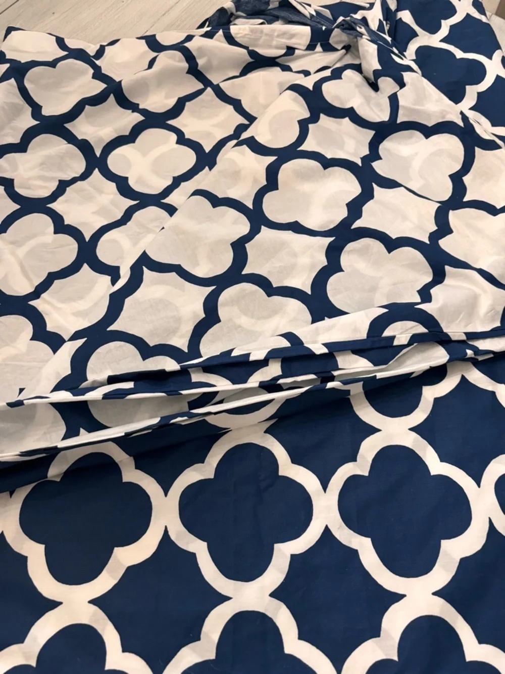 POTTERY BARN TEEN Blue White LUCKY CLOVER Quatrefoil Duvet Cover Twin 68” X 86”